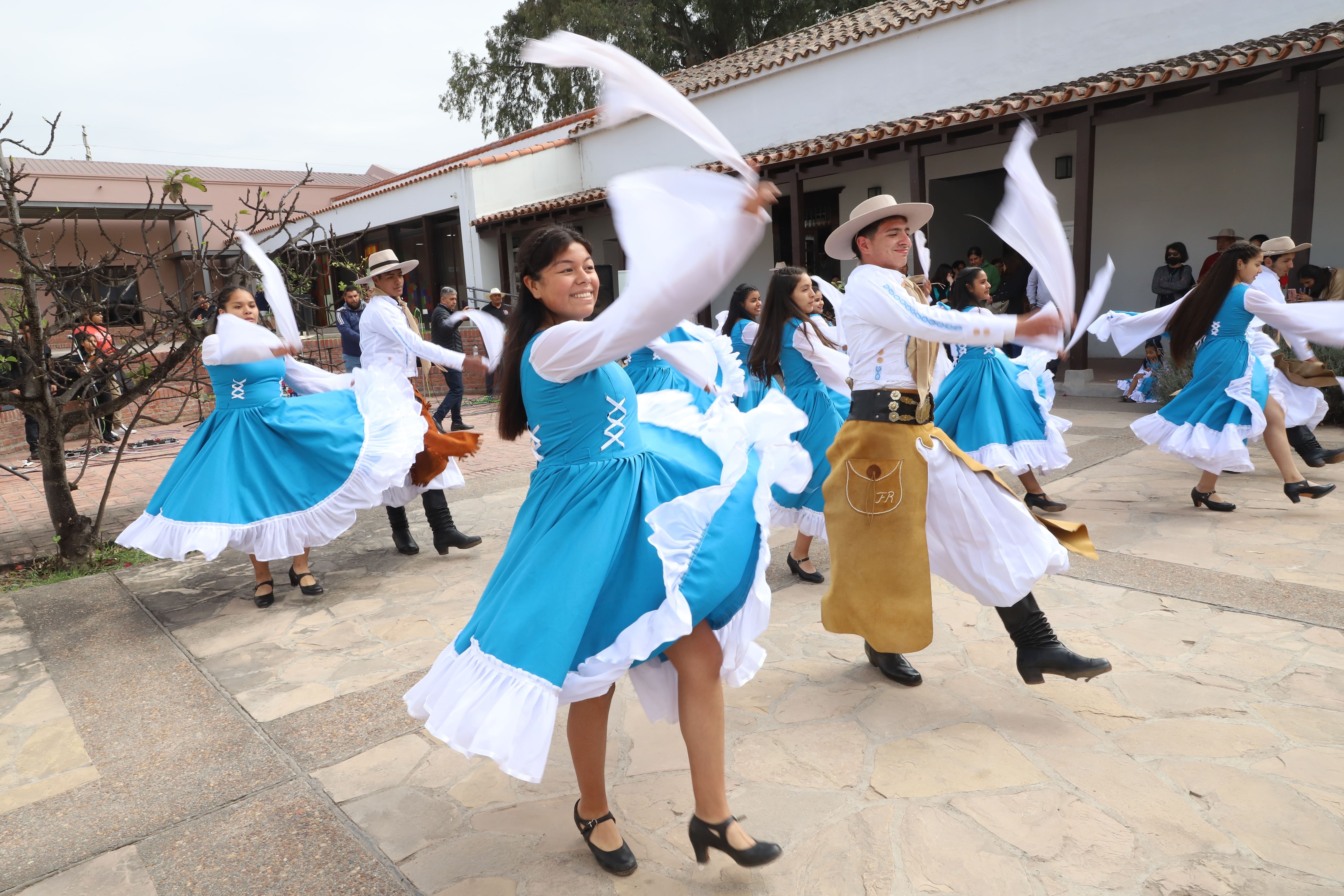 Las Lajitas Present Su Arte Y Cultura En El Mercado Artesanal De Salta